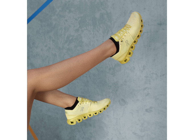 Brīvā laika dāmu apavi On Cloud X citrons