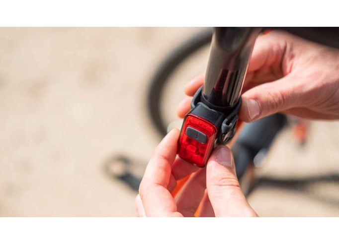 Aizmugurējā lampa BBB BLS-152D Spark 2.0 USB melna