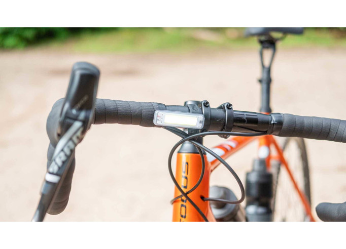 Priekšējā lampa BBB BLS-136 Signal USB, melna