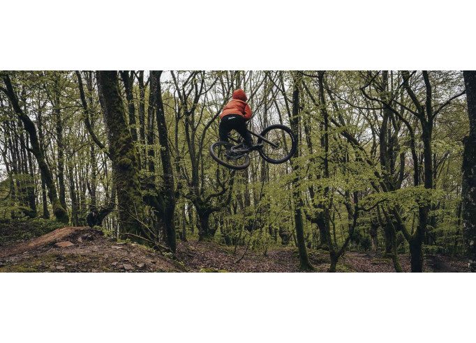 Jaka Spiuk ALL TERRAIN Waterproof Hoodie melna