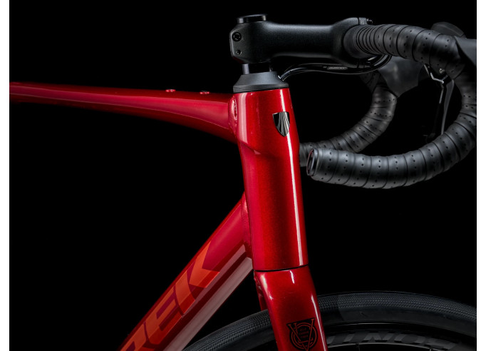Road bike TREK Domane AL 2 Gen 4 Crimson to...