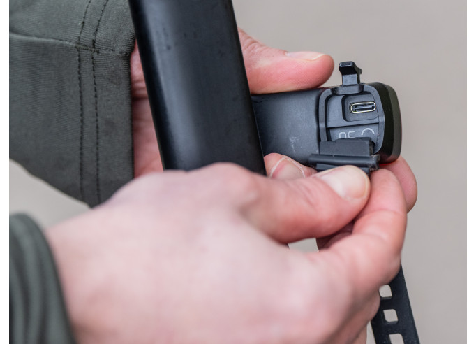 Aizmugures lampa BBB BLS-168 Signal Pro, melna