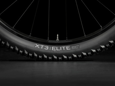 Mountainbike TREK Marlin 6 Gen 3 Rage Red to Deep Dark Blue Fade