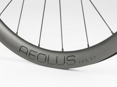 Wheel Bontrager Aeolus Pro 37 TLR Disc front
