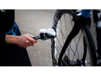 Muc Off Two Prong Brush 2