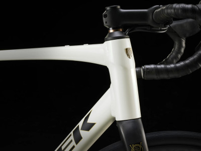 TREK Domane AL 4 Gen 4 Era White plento dviratis