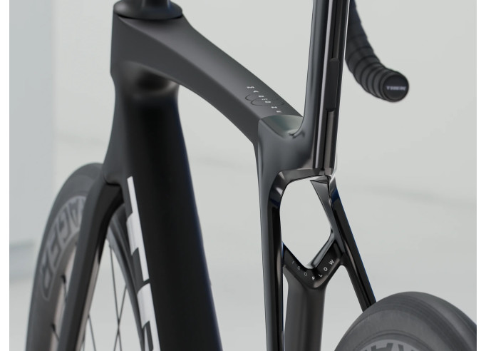 Road bike TREK Madone SL 6 AXS Gen 8 Matte Dark...