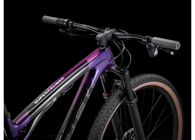 TREK Supercaliber SL 9.7 AXS Gen 2 melns/lillā