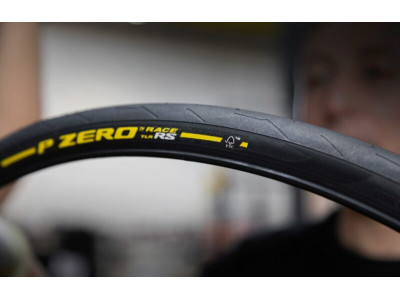 Riepa Pirelli P ZERO Race RS TLR Team Edition dzeltena
