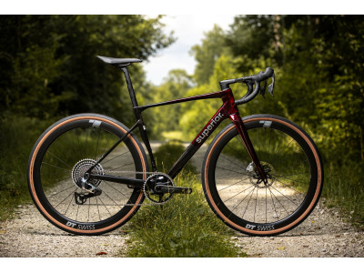 Superior XR 9.9 GR Matte Carbon / Gloss Red gravel dviratis 2