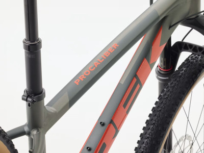 TREK Procaliber 8 kalnų dviratis | Matte Mercury/Lithium Grey