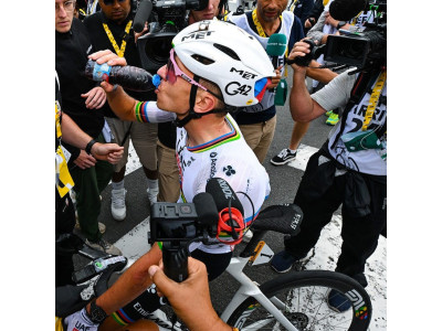 Dzēriens pēc slodzes Enervit MAGIC CHERRY 10x9g