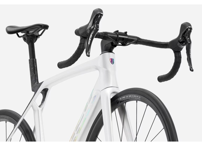 Maanteerattas TREK Madone SL 5 | Gloss Crystal White/Matte Deep Smoke