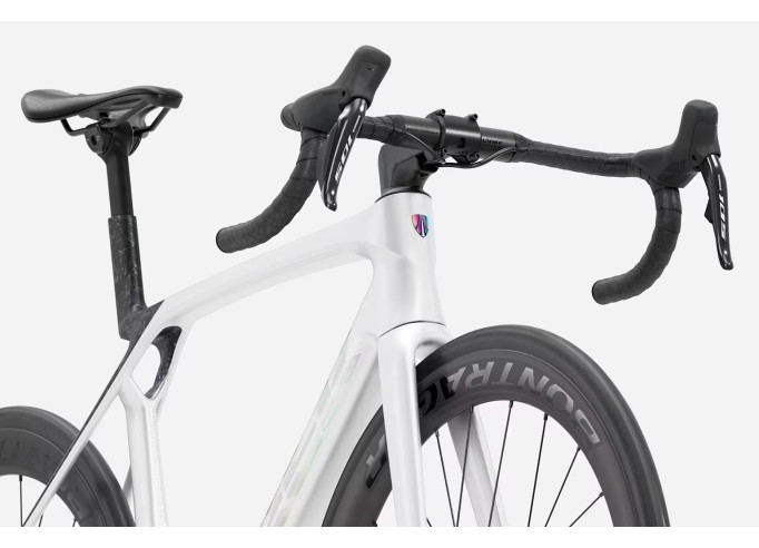 Road bike TREK Madone SL 6 | Gloss Crystal White/Matte Deep Smoke