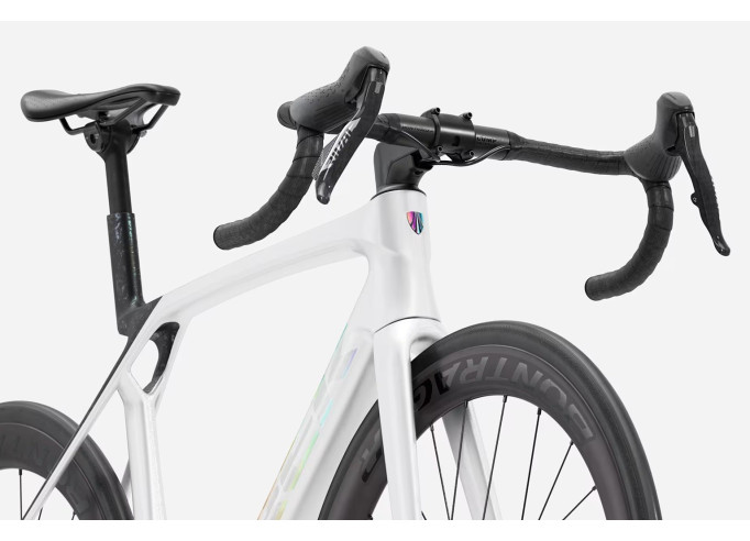 TREK Madone SL 6 AXS plento dviratis | Gloss Crystal White/Matte Deep Smoke