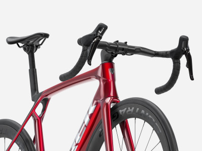Maanteerattas TREK Madone SL 7 | Gloss Fury Red/Matte Deep Smoke