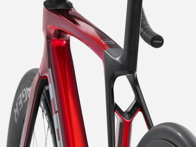 Maanteerattas TREK Madone SL 7 | Gloss Fury Red/Matte Deep Smoke