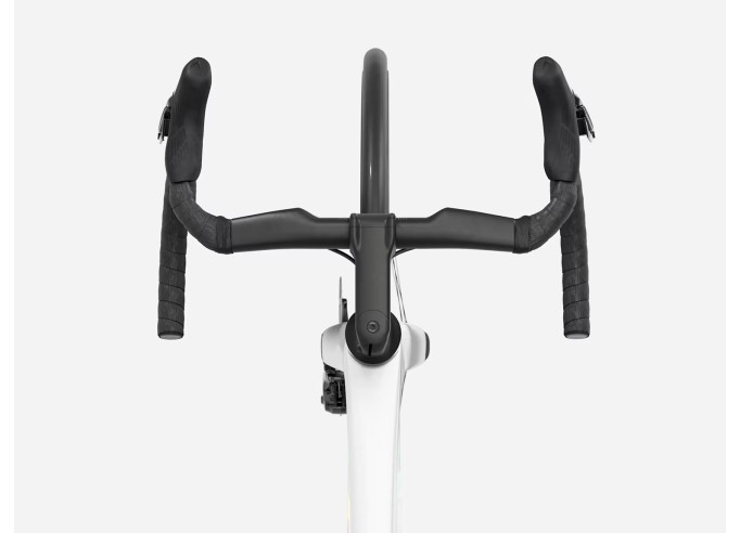 Maanteerattas TREK Madone SL 7 | Gloss Crystal White/Matte Deep Smoke