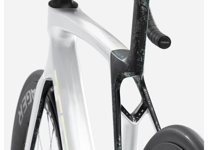 Šosejas velosipēds TREK Madone SL 7 | Gloss Crystal White/Matte Deep Smoke