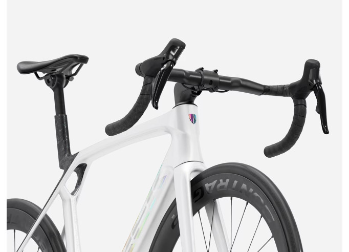 Maanteerattas TREK Madone SL 7 | Gloss Crystal White/Matte Deep Smoke