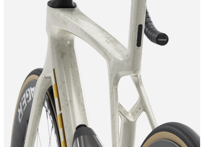 TREK Madone SLR 7 plento dviratis | Era White/Supernova Marble