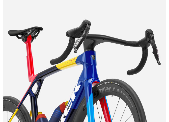 Maanteerattas TREK Madone SLR 7 AXS | Team Replica