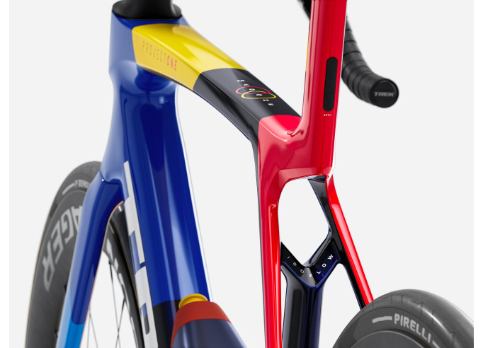 Road bike TREK Madone SLR 7 AXS | Team Replica