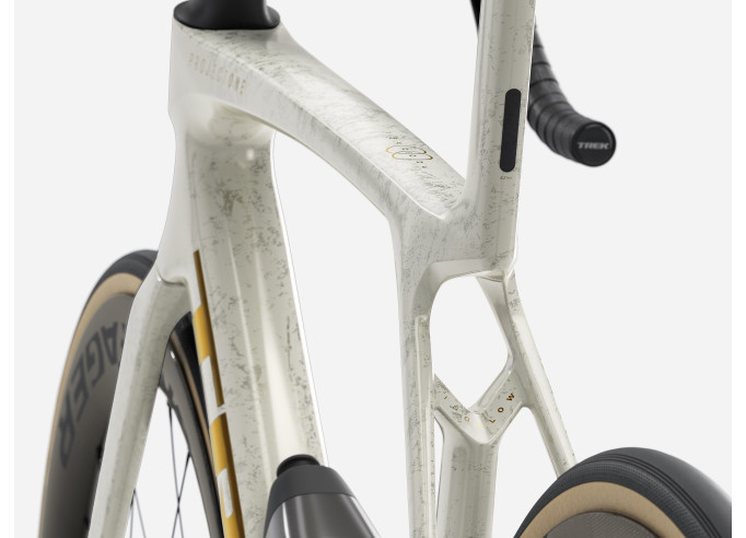 TREK Madone SLR 9 plento dviratis | Era White/Supernova Marble