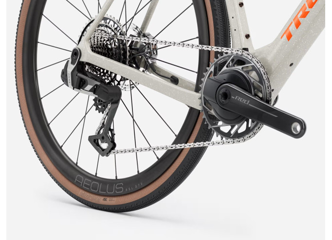 Gravel bike TREK Checkmate SLR 9 AXS | Era White/Buff Beige