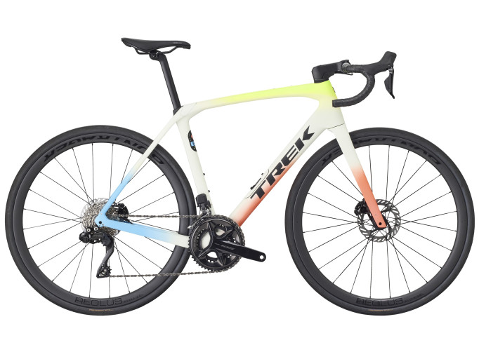 TREK Domane SL 6 Gen 4 plento dviratis | Era White/Glowstick/Coral Fade