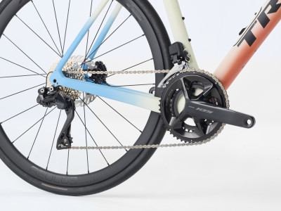 TREK Domane SL 6 Gen 4 plento dviratis | Era White/Glowstick/Coral Fade