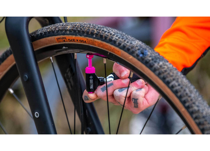 Muc-Off Road Inflator Kit co2
