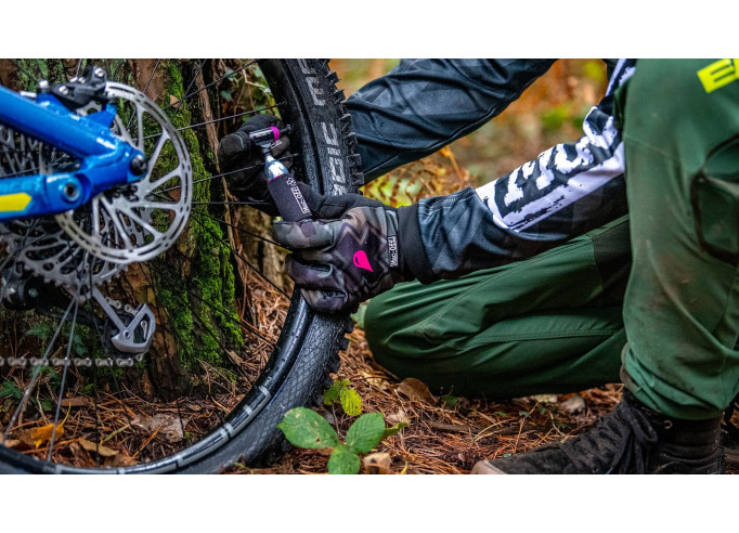 Muc-Off MTB Inflator Kit co2