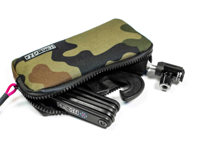 Essentials case Muc-Off